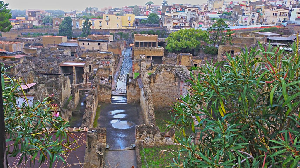 Herculaneum, photo taken between October 2014 and November 2019.
Looking west from access roadway, towards Ins. Orientalis II.4, in centre, and along Decumanus Inferiore. Photo courtesy of Giuseppe Ciaramella.